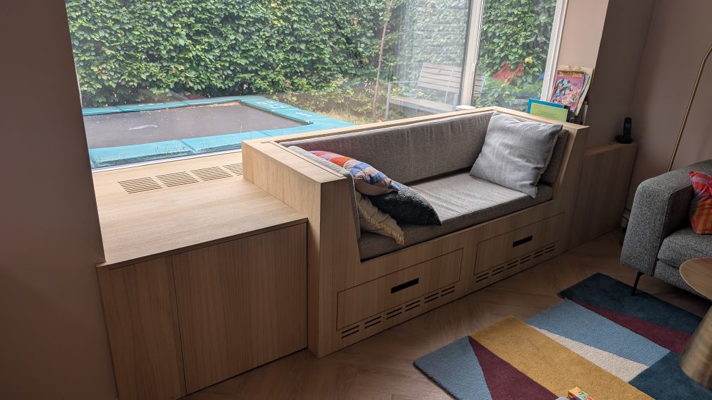 Bamboe zitbank voor raam